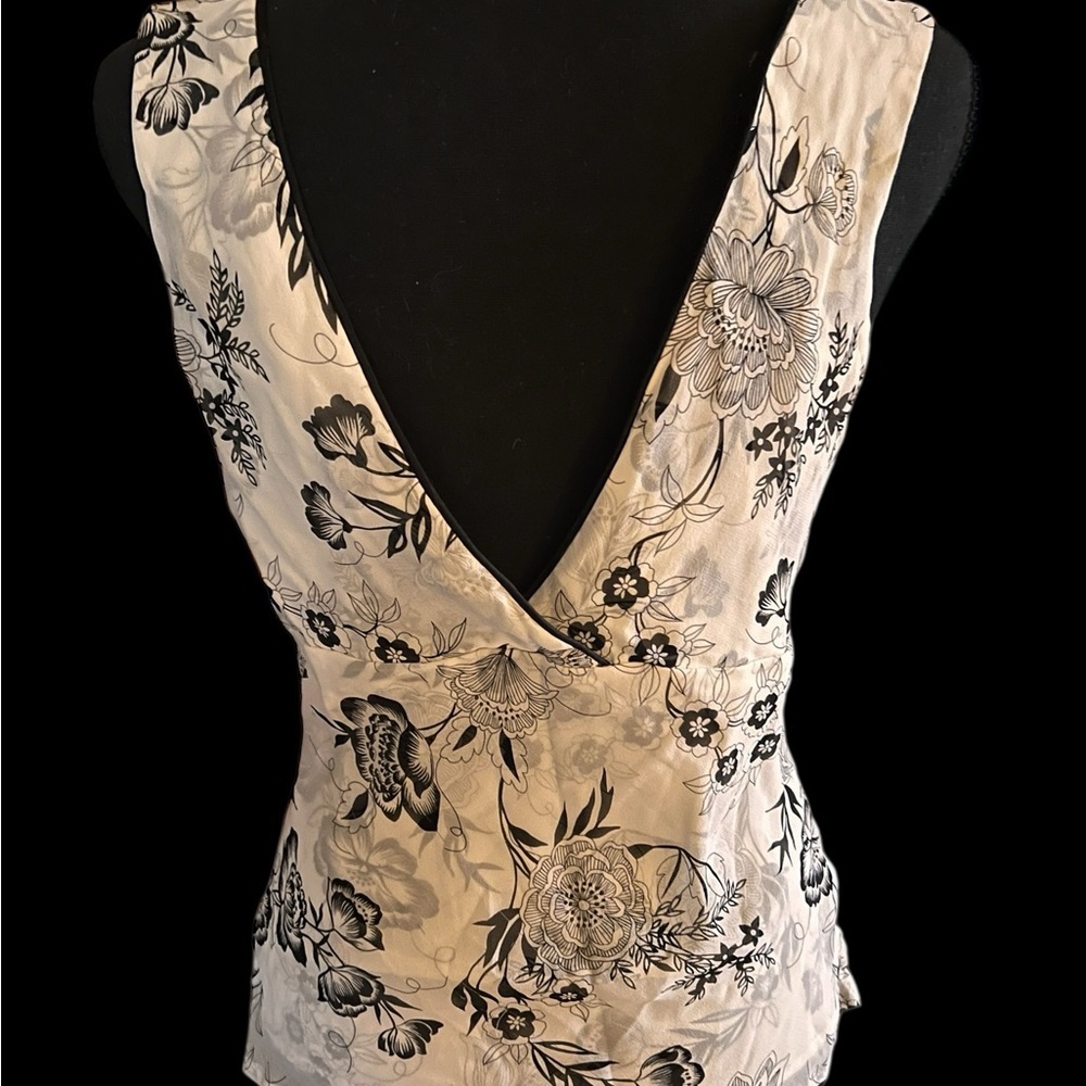 White House Black Market Floral 100% Silk Top - Picture 3 of 7